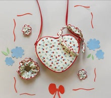 Load image into Gallery viewer, Martha Ditsy Floral Heart Bag