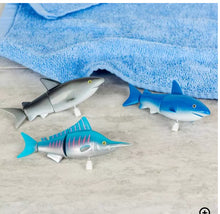 Load image into Gallery viewer, Wind Up Swimming Shark